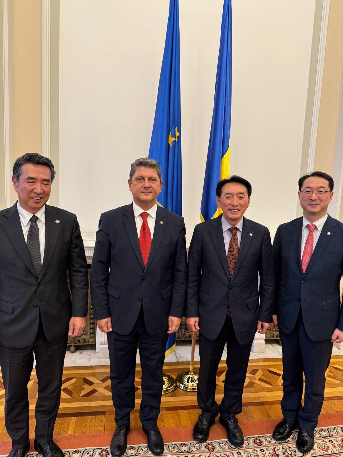Întrevederea președintelui Comisiei pentru politică externă a Senatului, senatorul Titus Corlățean,  cu președintele Comisiei pentru politică externă din cadrul Adunării Naționale a Republicii Coreea, Seok-Ki Kim